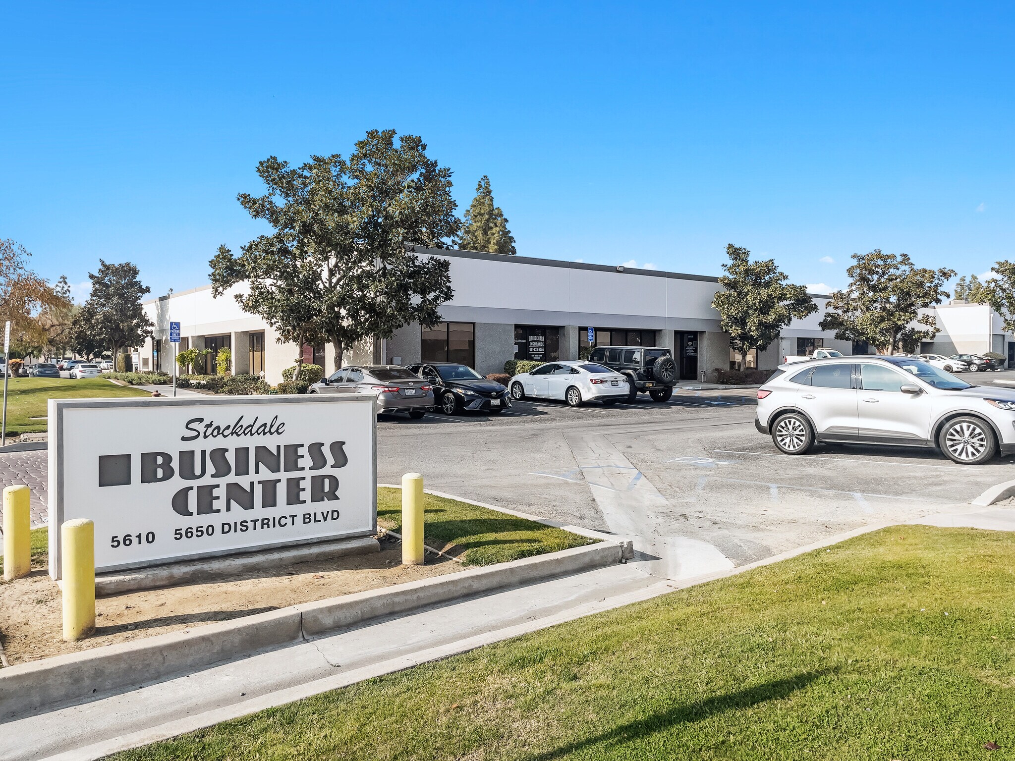 5640 District Blvd, Bakersfield, CA à louer Photo principale- Image 1 de 13
