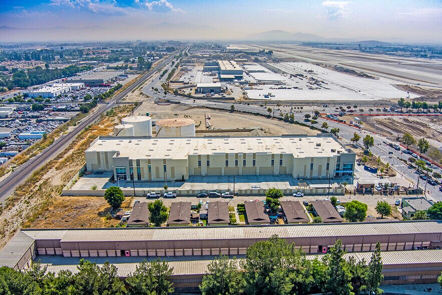 1261 E Airport Dr, Ontario, CA for lease - Building Photo - Image 2 of 4