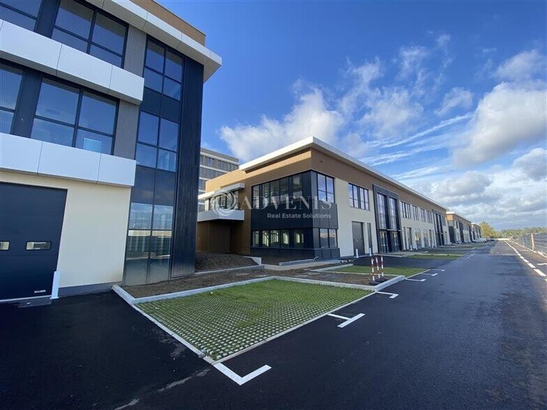 Flex dans Nanterre à louer - Photo du bâtiment - Image 1 de 12