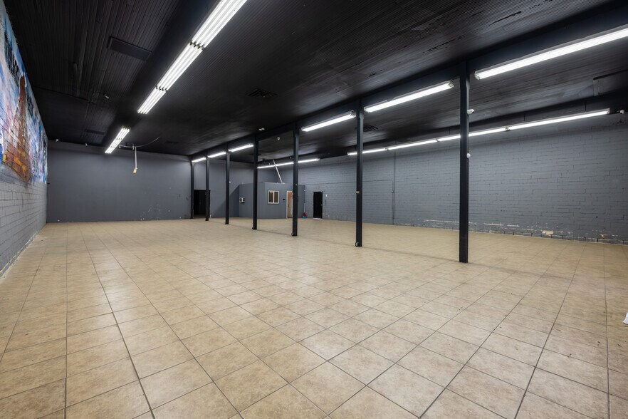 460 S K St, Tulare, CA à vendre - Photo du bâtiment - Image 2 de 26