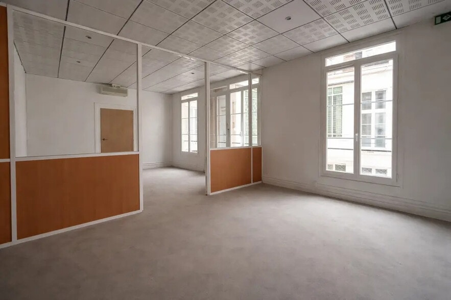 Bureau dans Paris à louer - Photo du bâtiment - Image 3 de 7