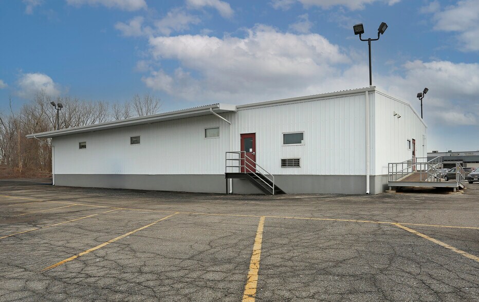 1166 Taylor St, Elyria, OH for lease - Building Photo - Image 2 of 3