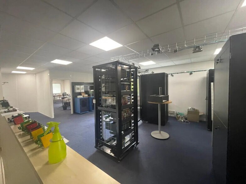 Local d'activités dans Lisses à vendre - Photo du bâtiment - Image 3 de 8