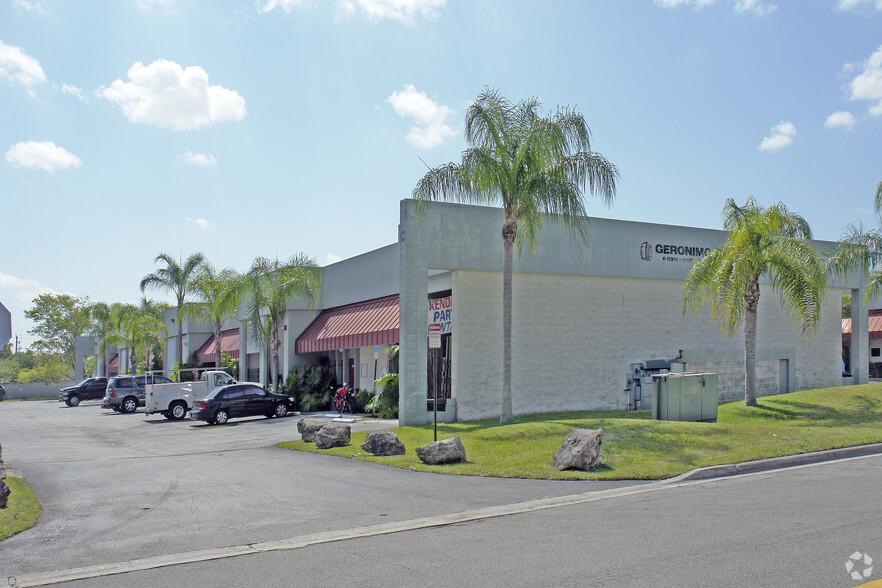 12901-12915 SW 133rd Ct, Miami, FL for lease - Primary Photo - Image 1 of 4