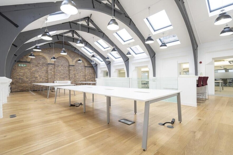 109A Regents Park Rd, Londres à louer - Photo du bâtiment - Image 2 de 6