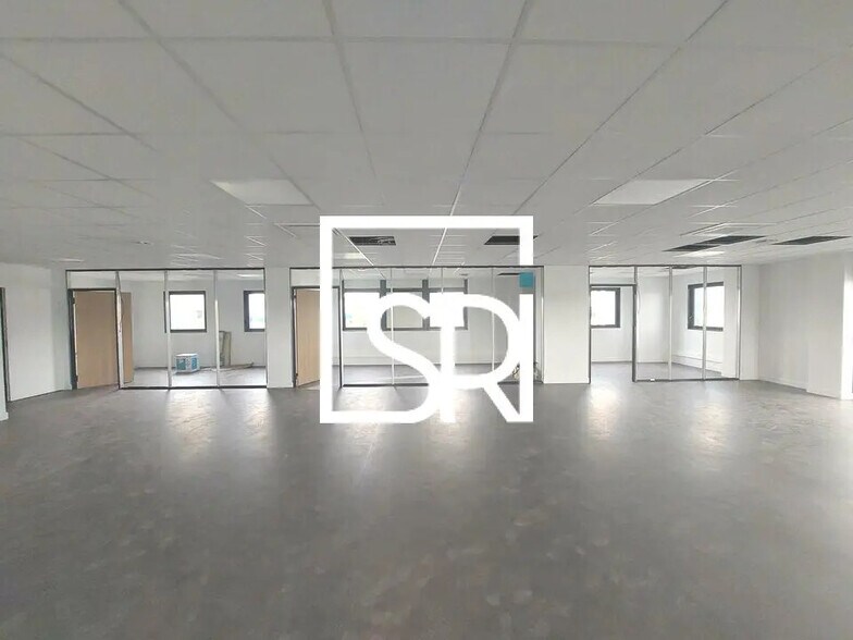 Office in Clermont-Ferrand for lease - Interior Photo - Image 3 of 12