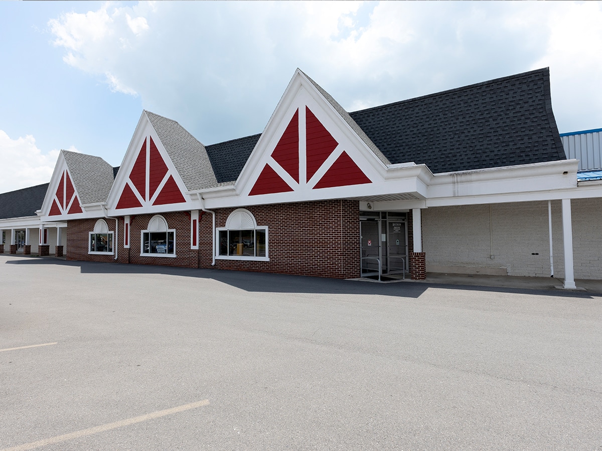 45 E Chestnut St, Mifflinburg, PA for lease Building Photo- Image 1 of 4