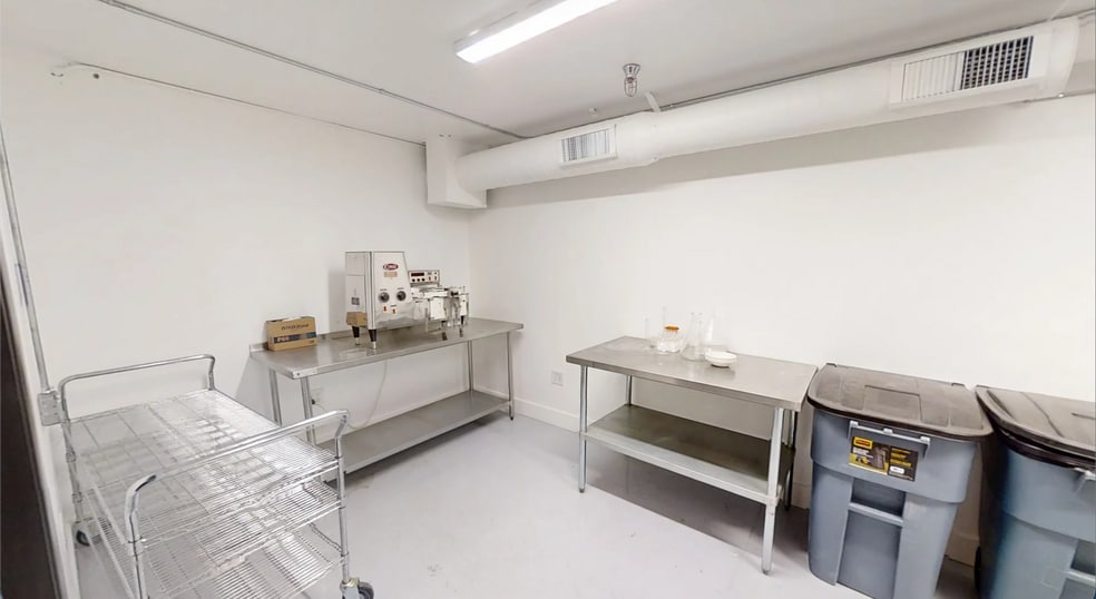 1745 W Deer Valley Rd, Phoenix, AZ for sale - Interior Photo - Image 3 of 6