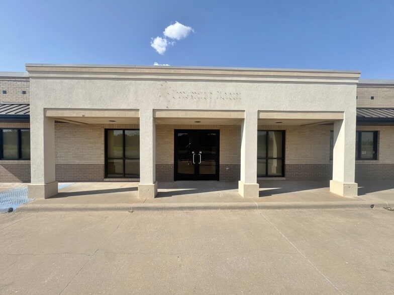 2618 Old Iowa Park Rd, Wichita Falls, TX for sale - Building Photo - Image 2 of 35