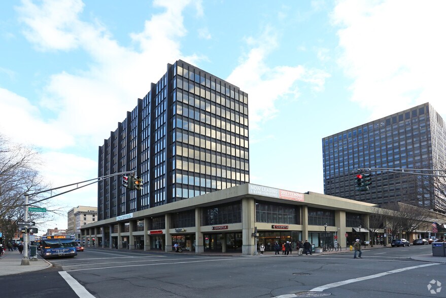 900 Chapel St, New Haven, CT à louer - Photo du bâtiment - Image 2 de 3