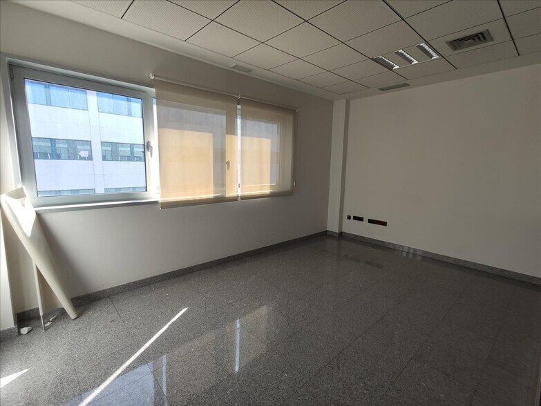 de Hytasa, Seville, Sevilla for sale - Interior Photo - Image 2 of 2