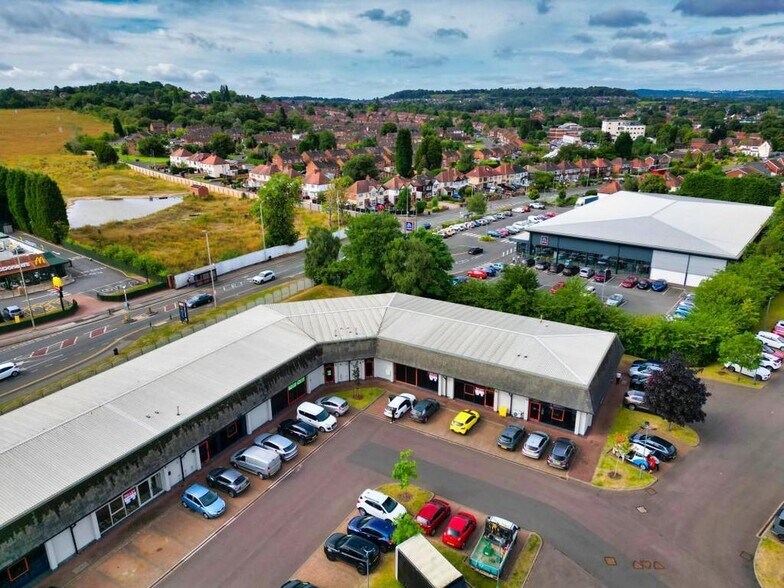 Second Av, Kingswinford à louer - Photo du bâtiment - Image 2 de 17