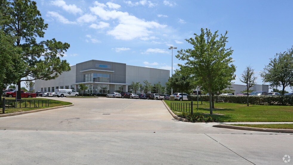 9900 Sam Houston Center Dr, Houston, TX for lease - Building Photo - Image 3 of 8