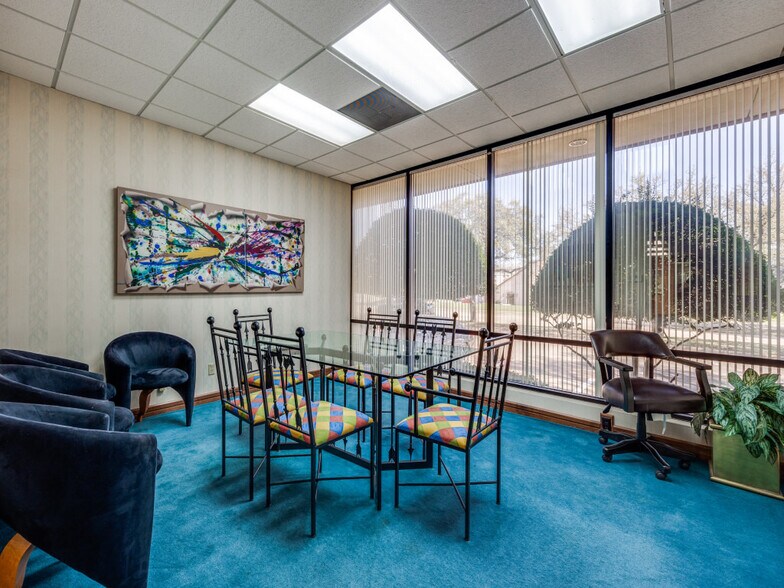 1595 N Central Expy, Richardson, TX à vendre - Photo du bâtiment - Image 3 de 26