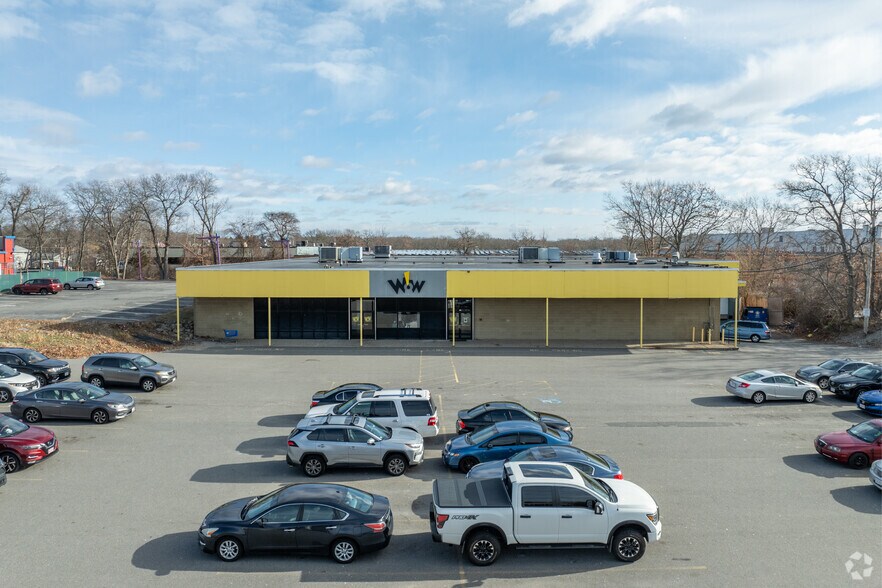 75 Campanelli Industrial Dr, Brockton, MA à vendre - Photo du bâtiment - Image 2 de 4