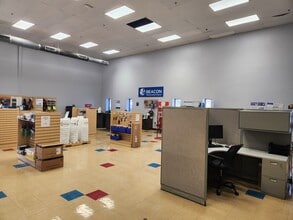 13555 49th St N, Clearwater, FL for lease Interior Photo- Image 1 of 5