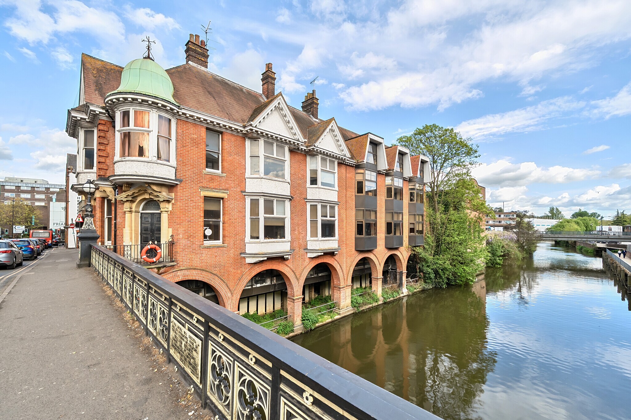 Bridge St, Guildford à vendre Photo du bâtiment- Image 1 de 18