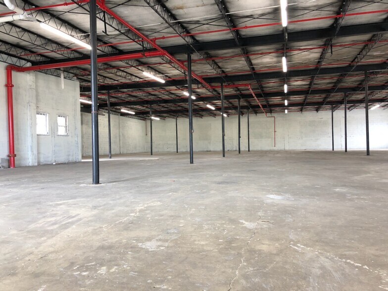 6220 NW 37th Ave, Miami, FL à louer - Photo du bâtiment - Image 3 de 3