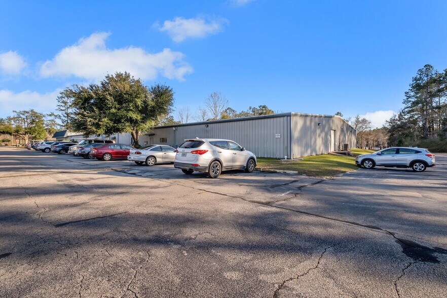 1700 Capital Cir SW, Tallahassee, FL à vendre - Photo du bâtiment - Image 2 de 17