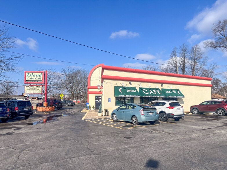 310 E State Rd, Island Lake, IL for sale - Building Photo - Image 2 of 4