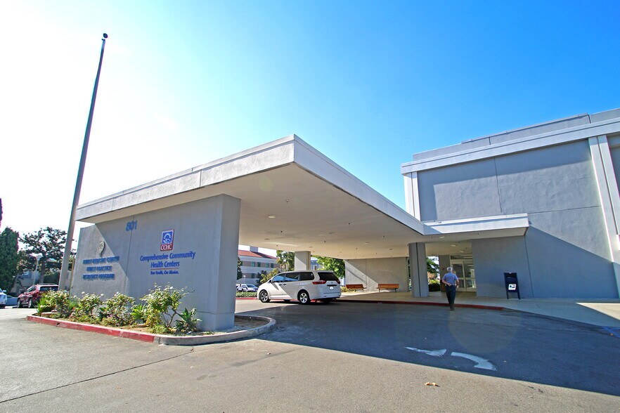 801 S Chevy Chase Dr, Glendale, CA à louer - Photo du bâtiment - Image 3 de 8