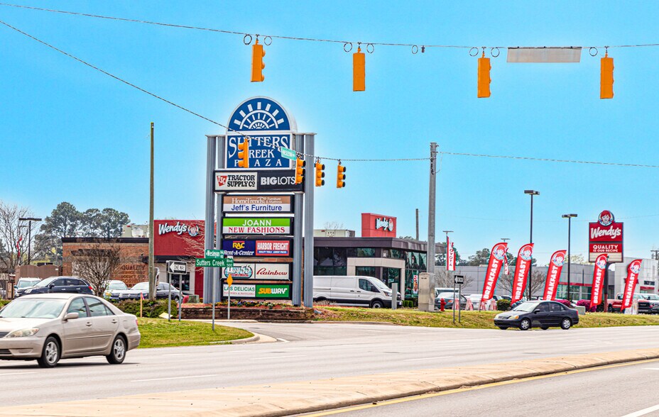 949 N Wesleyan Blvd, Rocky Mount, NC à vendre - Photo du bâtiment - Image 3 de 11