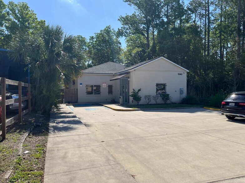1343 Lane Ave S, Jacksonville, FL à vendre - Photo du bâtiment - Image 1 de 56