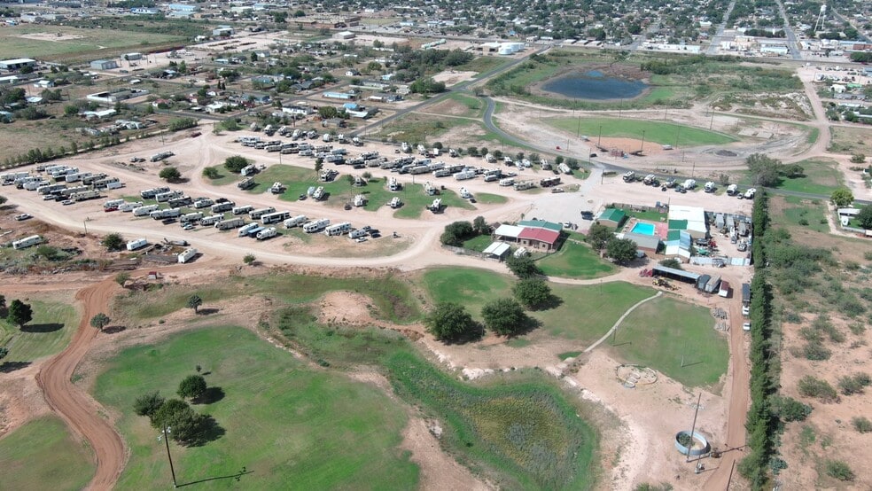 301 W Bell St, Stanton, TX à vendre - Photo du bâtiment - Image 2 de 48