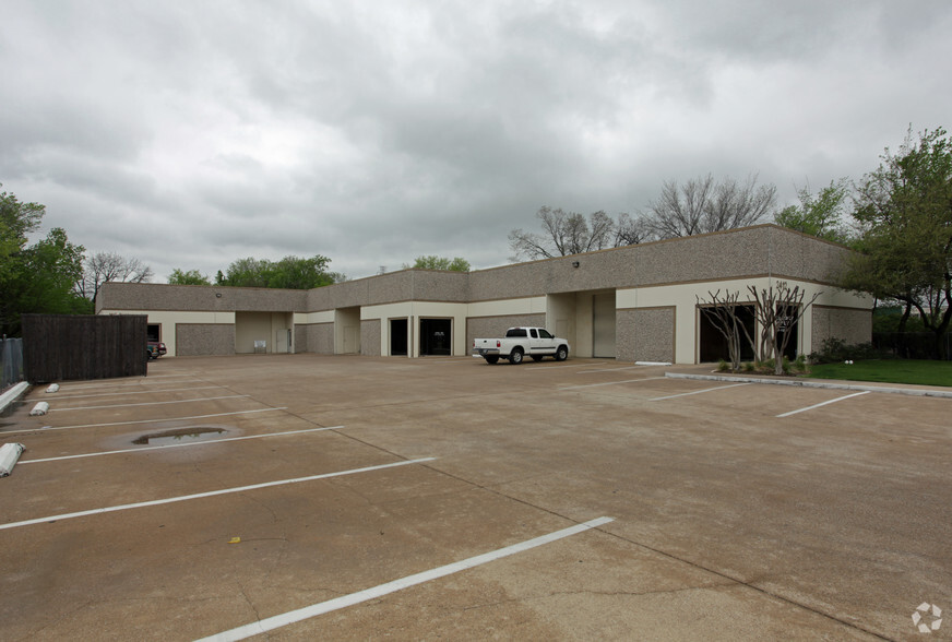 2412 Richland Ave, Farmers Branch, TX for lease - Building Photo - Image 3 of 3