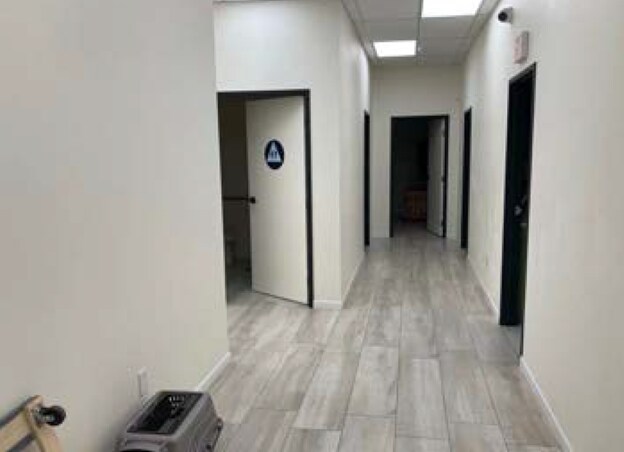 3635-3637 Cahuenga Blvd W, Los Angeles, CA à vendre - Photo intérieure - Image 3 de 9