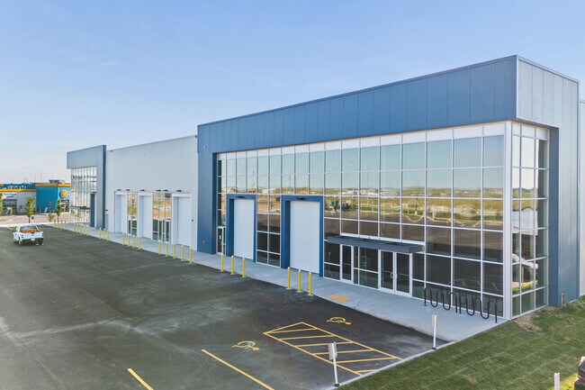 Plus de détails pour 12416 Barlow Trl NE, Calgary, AB - Industriel à vendre