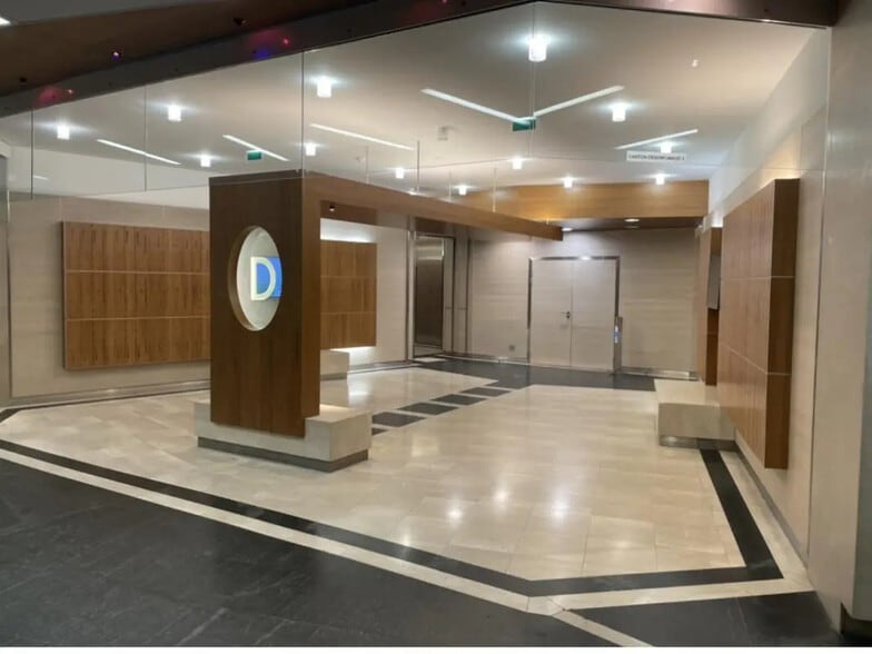 Bureau dans Saint-Cloud à louer - Hall d’entrée - Image 3 de 5