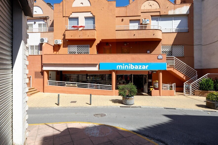 Commerce de détail dans Peligros, Granada à vendre - Photo du bâtiment - Image 2 de 10