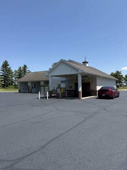 253 W Old Orchard Trl, Coleman, MI for sale - Building Photo - Image 3 of 9