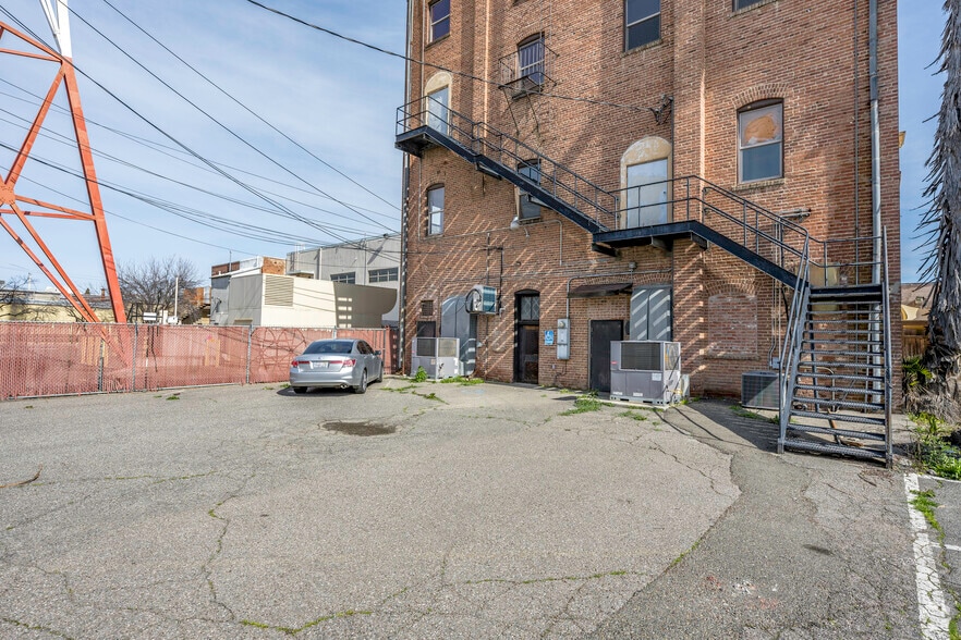 119 N Butte St, Willows, CA à vendre - Photo du bâtiment - Image 3 de 19