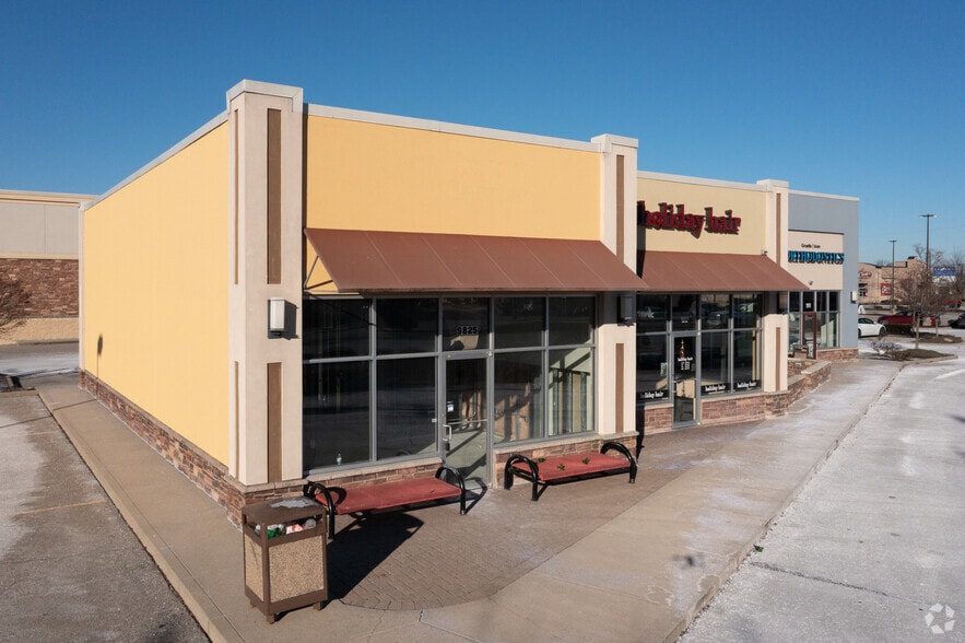 9825 Colerain Ave, Cincinnati, OH for lease - Building Photo - Image 3 of 3