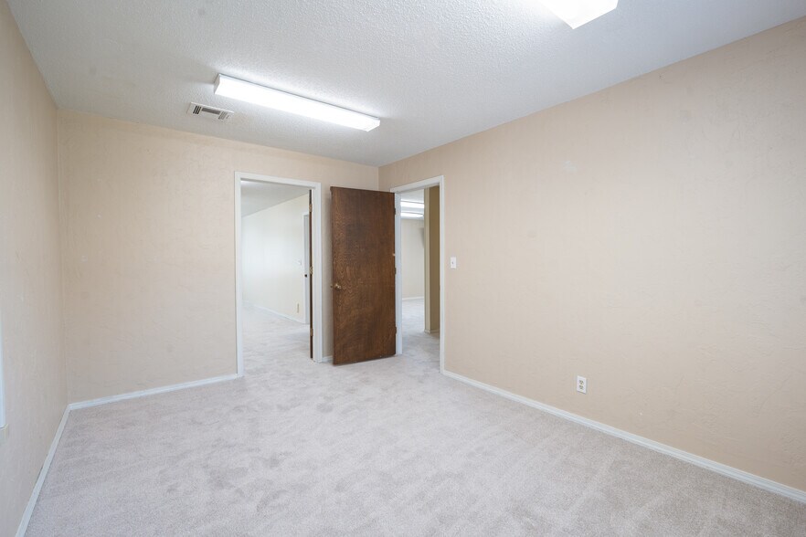 4401 N Meridian Ave, Oklahoma City, OK à vendre - Photo intérieure - Image 2 de 16