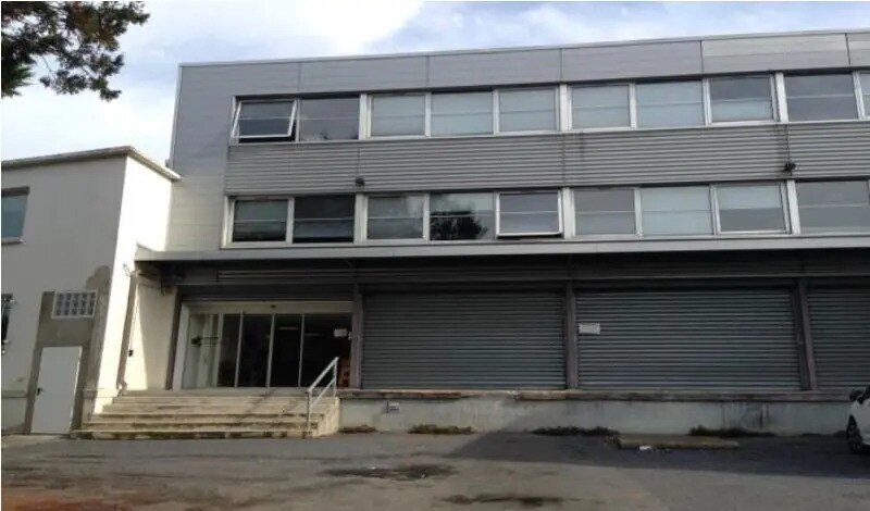 Bureau dans Nanterre à louer - Photo du bâtiment - Image 2 de 9