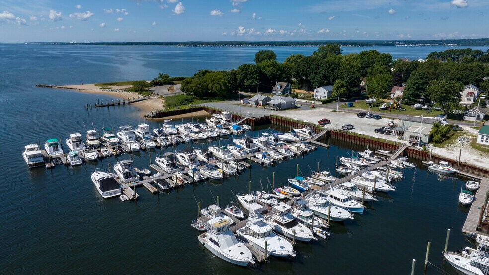 36 Bay Ave, Warwick, RI à vendre - Photo du bâtiment - Image 1 de 12