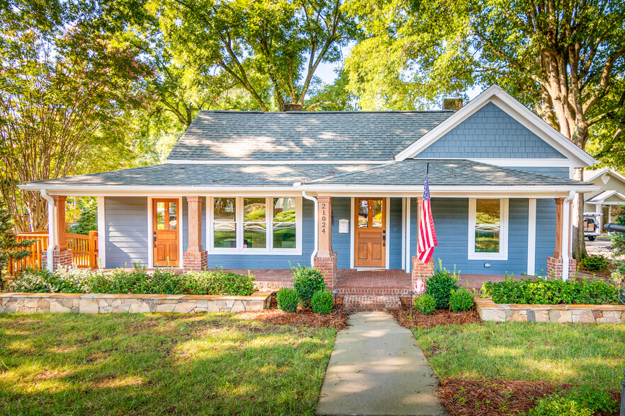 21024 Catawba Ave, Cornelius, NC for lease - Building Photo - Image 1 of 18