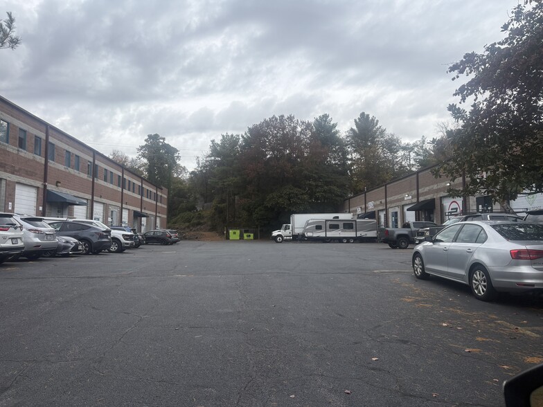 1147 River Rd, Charlottesville, VA for lease - Building Photo - Image 2 of 3