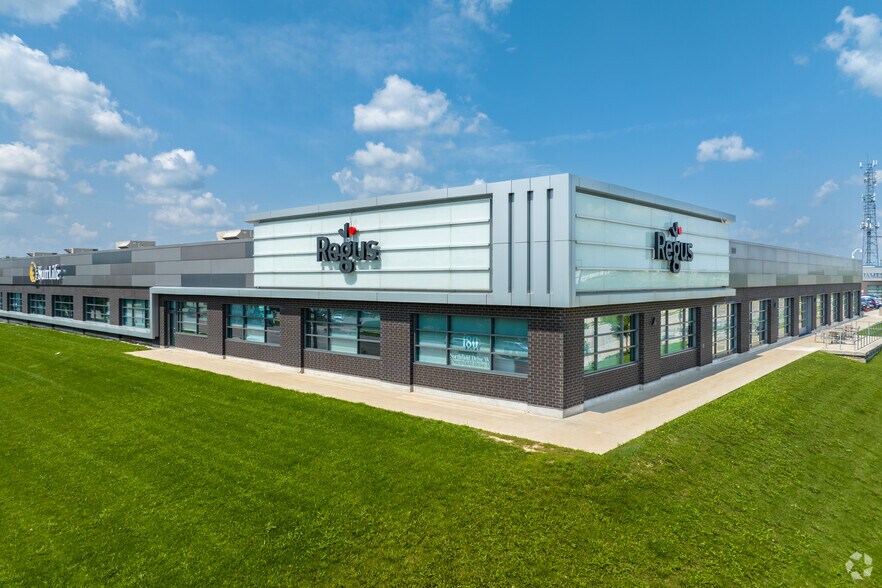 180 Northfield Dr, Waterloo, ON à louer - Photo du bâtiment - Image 1 de 6