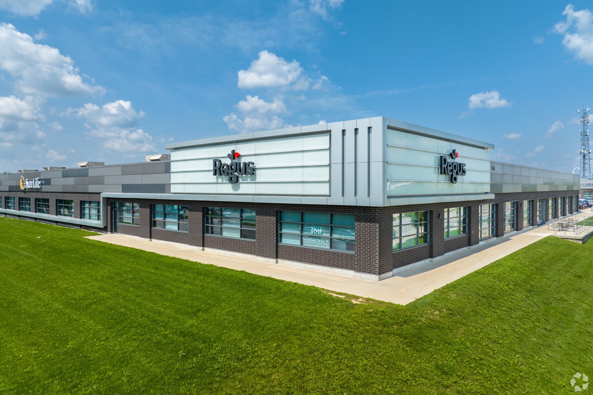 180 Northfield Dr, Waterloo, ON à louer Photo du bâtiment- Image 1 de 7