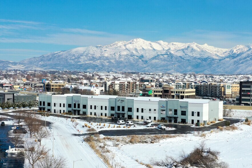 333 S Mill Pond Dr, Lehi, UT à louer - Photo du bâtiment - Image 3 de 10