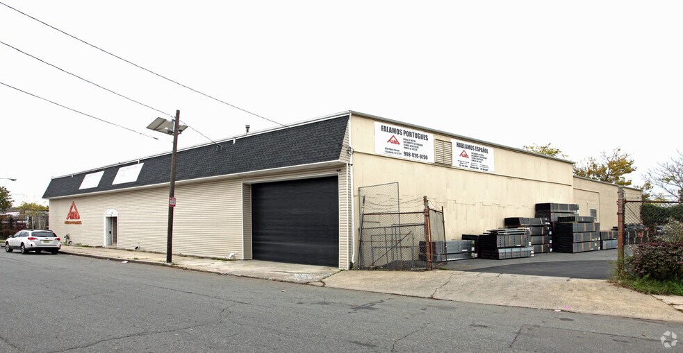 850 Flora St, Elizabeth, NJ à louer - Photo du bâtiment - Image 2 de 3