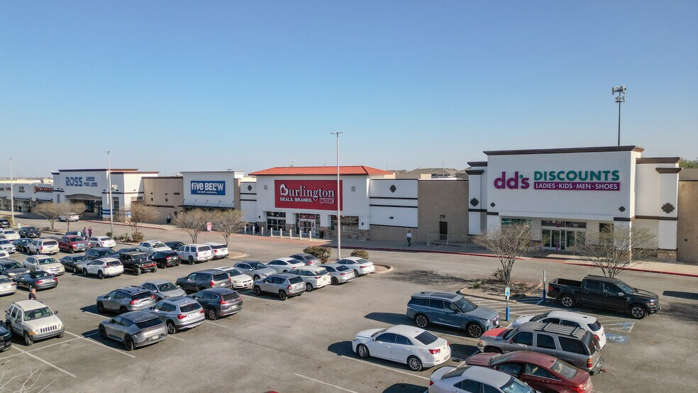 7014 FM 78, San Antonio, TX à louer - Photo du bâtiment - Image 2 de 8