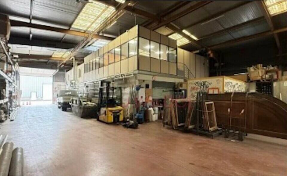 Flex in Vénissieux for lease - Interior Photo - Image 3 of 11