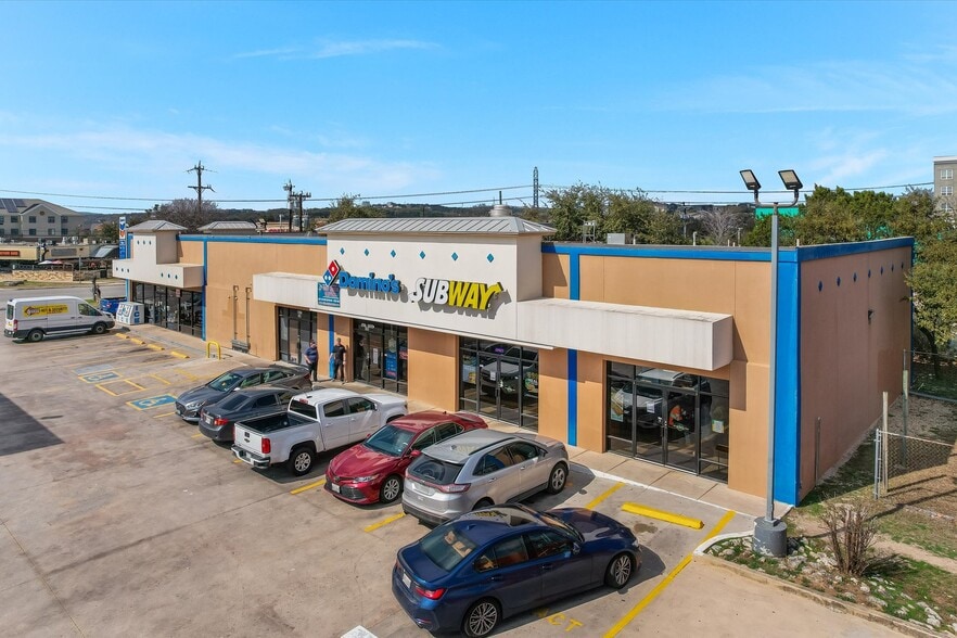 6827-6835 N Loop 1604 W, San Antonio, TX à louer - Photo du bâtiment - Image 1 de 7
