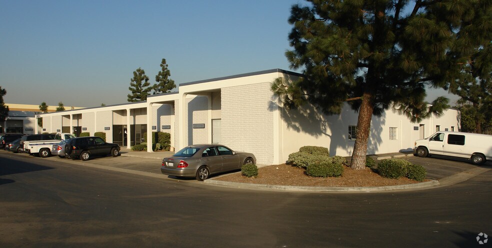 1440-4 S State College Blvd, Anaheim, CA à louer - Photo du bâtiment - Image 2 de 2