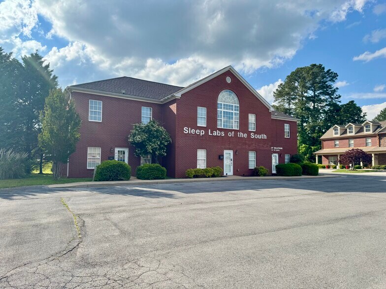 1600 Clingan Ridge Dr, Cleveland, TN à louer - Photo du bâtiment - Image 1 de 28